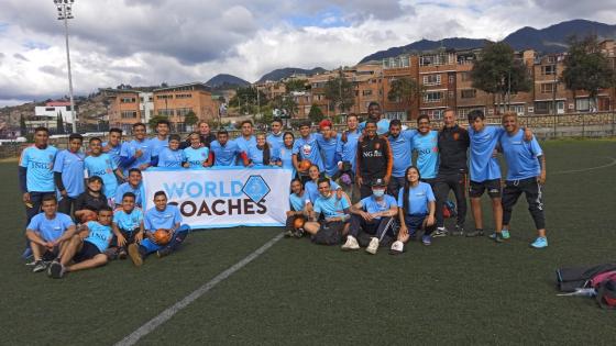 Johan Neeskens, exjugador de Países Bajos, visita a jóvenes de Usme y Ciudad Bolívar