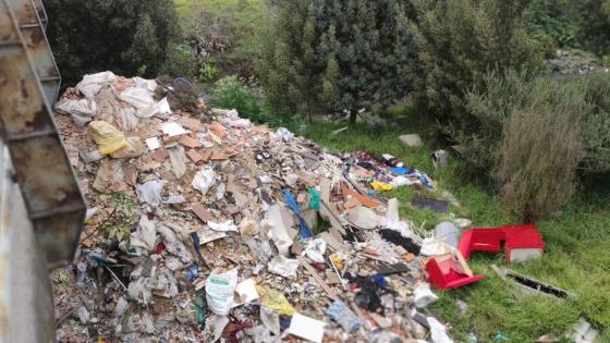 Basura en humedal Tingua Azul, localidad de Kennedy