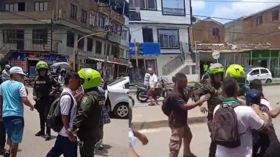 Policia Cali estudiantes riña Policia Cali estudiantes riña