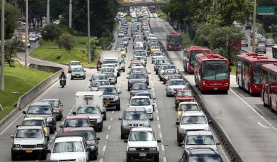 Monumental trancón en la autopista norte en Bogotá Monumental trancón en la autopista norte en Bogotá