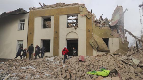 Ucrania y Rusia no respetan cese al fuego de corredor humanitario en Mariúpol