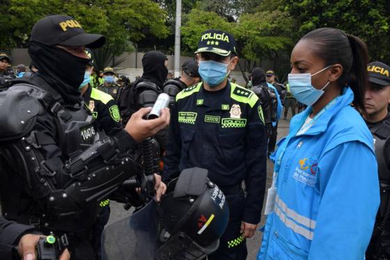 Funcionarios públicos heridos en manifestaciones en Medellín