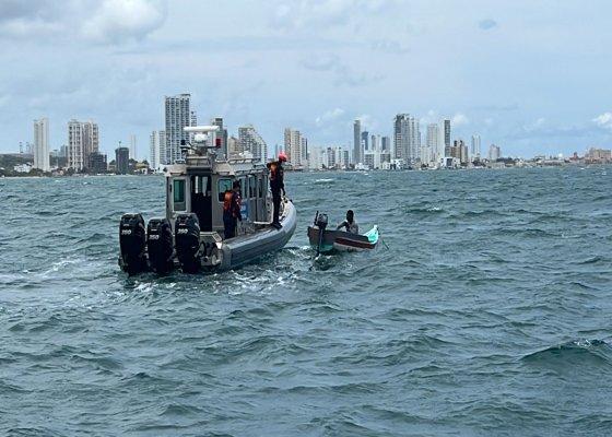 pescador amarrado rescatado Cartagena La Boquilla Noticias