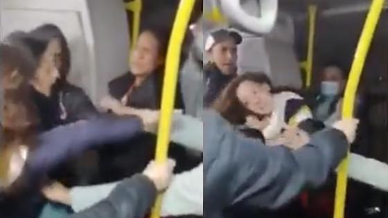 Mujeres protagonizan fuerte riña por una silla en Transmilenio Mujeres protagonizan fuerte riña por una silla en Transmilenio