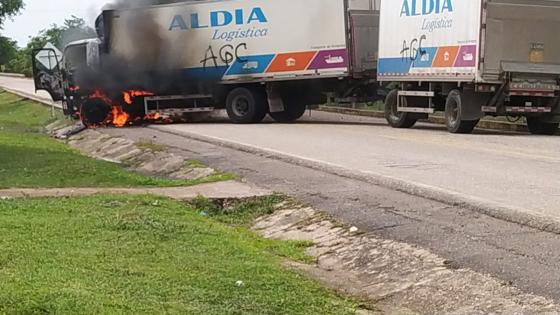camion quemado bajo cauca clan del golfo camion quemado bajo cauca clan del golfo