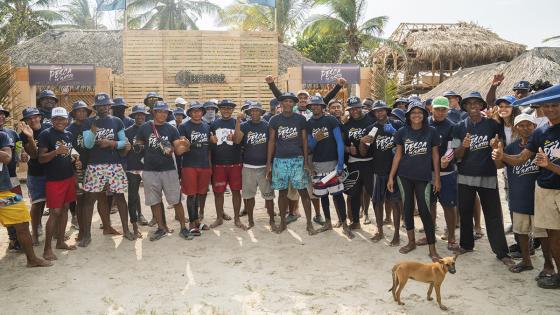Jornada de pesca de plástico Corona Jornada de pesca de plástico Corona