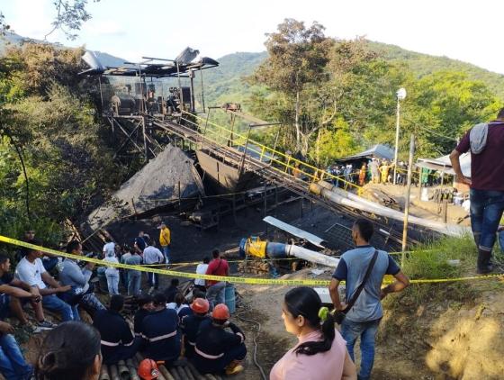 Ascienden a diez víctimas por explosión en mina de Norte de Santander