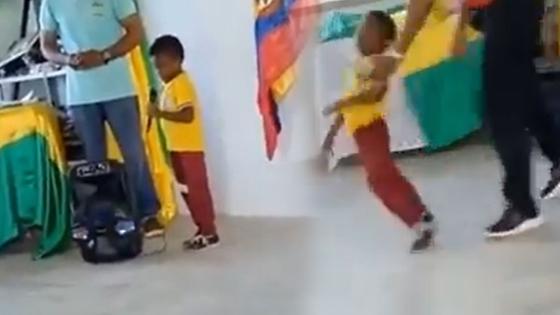 docente golpea le pega niño Sucre por no cantar noticias Colombia
