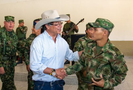 Gustavo Petro cupula militar noticias Colombia Gustavo Petro cupula militar noticias Colombia