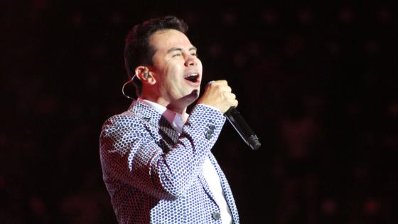 Jhonny Rivera sorprendió al cantar “Música Ligera” de Soda Estéreo