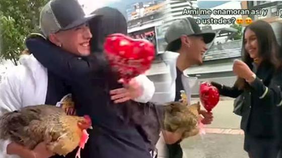 Joven regaló gallina a su novia Joven regaló gallina a su novia