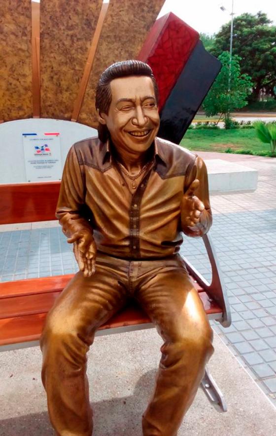 estatuas que no se parecen a sus homenajeados Silvestre Dangond, y otras estatuas que no se parecen a sus homenajeados