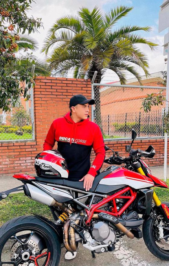 Famosos colombianos adictos a las motos