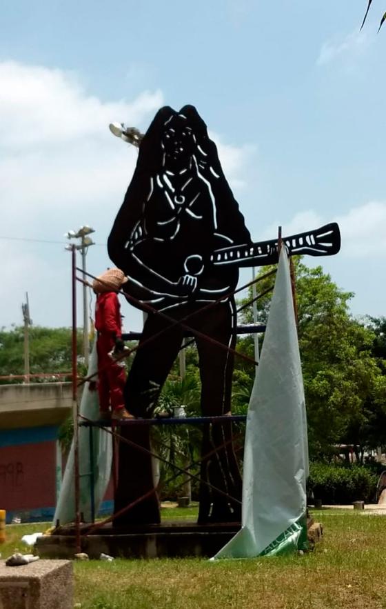 estatuas que no se parecen a sus homenajeados Silvestre Dangond, y otras estatuas que no se parecen a sus homenajeados