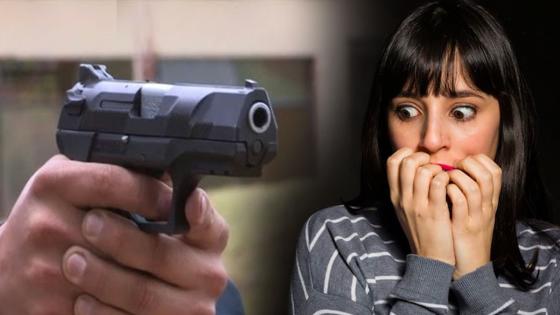 Mujer intimidada Mujer intimidada