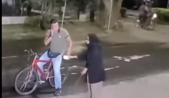 mujer ciega roba ciclista noticias Colombia
