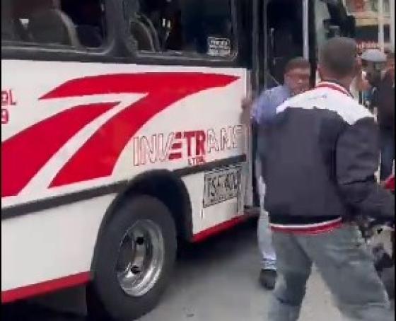 video pelea motociclista busero Medellín