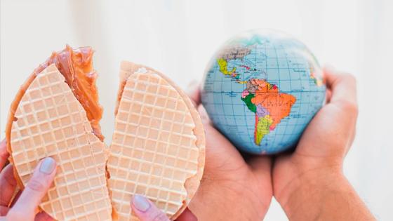 La colombiana que cruza fronteras con sus obleas y dulces de exportación
