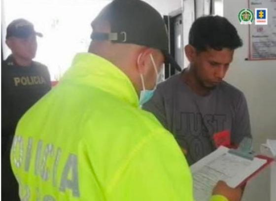 hombre quema familia y asesina hijos Landazuri Santander 