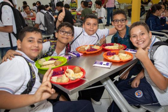 niños PAE Medellín noticias que comen los niños 