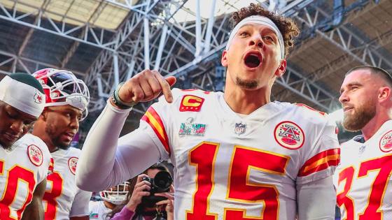 Kansas city chiefs se llevan el trofeo del Super Bowl LVII