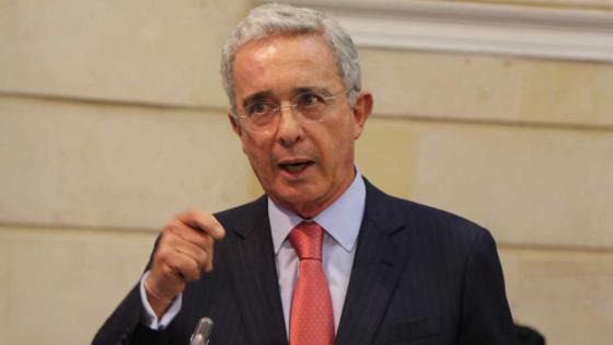 Pidió respeto para referirse a la oposición en su presencia Álvaro Uribe se molestó por insulto a Gustavo Petro