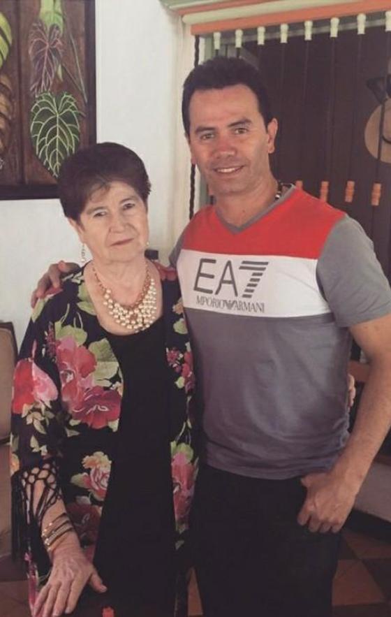 Jhonny Rivera y el desarrollo de su carrera artística Jhonny Rivera y el desarrollo de su carrera artística