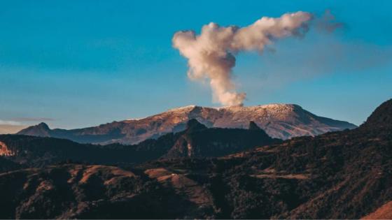 Alerta naranja en Nevado del Ruiz: 5 departamentos en riesgo