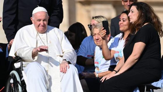 Papa Francisco saldría este sábado del hospital