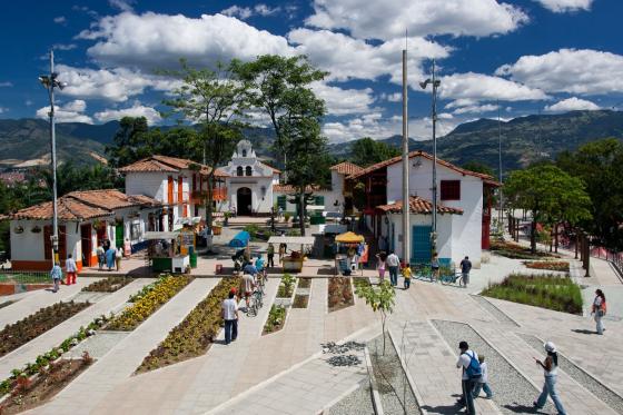 ¿Qué hacer en Medellín durante Semana Santa? Pueblito Paisa Medellín Semana Santa 2023
