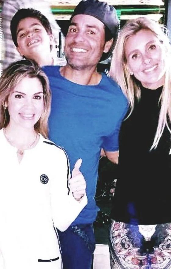 Chayanne y algunos de los integrantes de su familia