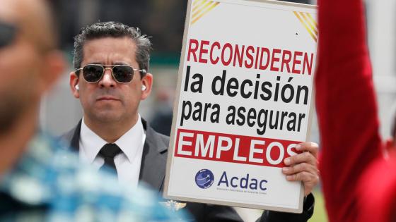 Pilotos y demás empleados de Viva Air protestan ante desvinculación laboral no anticipada. 