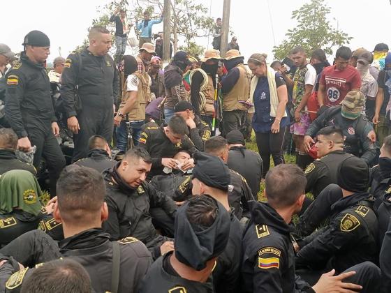 policias retenidos san vicente caguan policias retenidos san vicente caguan
