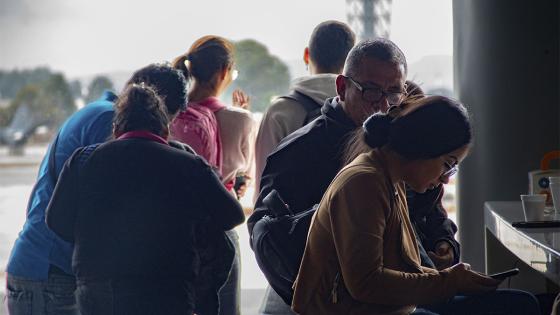 Así viven la crisis los pasajeros de Viva en Bogotá Así viven la crisis los pasajeros de Viva en Bogotá