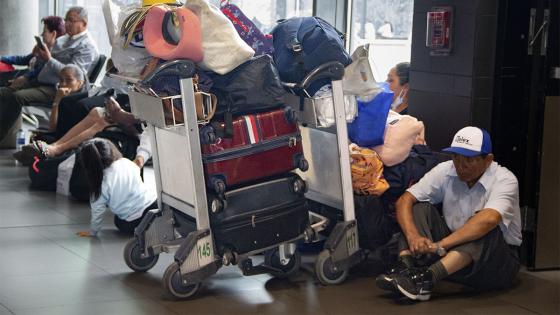 Así viven la crisis los pasajeros de Viva en Bogotá Así viven la crisis los pasajeros de Viva en Bogotá