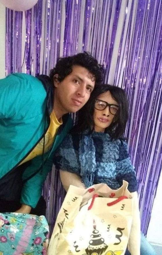 La historia de Cristian Montenegro y su familia de trapo La historia de Cristian Montenegro y su familia de trapo