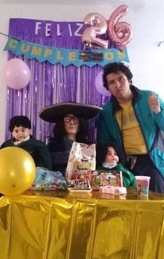 La historia de Cristian Montenegro y su familia de trapo La historia de Cristian Montenegro y su familia de trapo