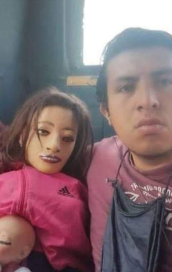 La historia de Cristian Montenegro y su familia de trapo La historia de Cristian Montenegro y su familia de trapo