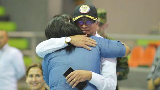 Víctimas de paramilitares recibieron indemnizaciones del presidente Petro Víctimas de paramilitares recibieron indemnizaciones del presidente Petro