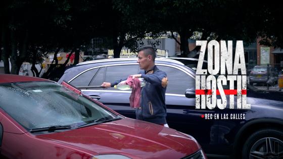 Zona Hostil sobreviviendo con monedas Limpiavidrios