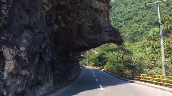 Cierre en Vía Bogotá - Girardot Nariz del diablo