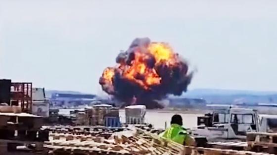 Video: Avión caza se estrelló durante una exhibición en España Video: Avión caza se estrelló durante una exhibición en España