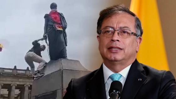 Gustavo Petro criticó ataque a bandera de la Guardia Indígena en estatua de Bolívar Gustavo Petro criticó ataque a bandera de la Guardia Indígena en estatua de Bolívar