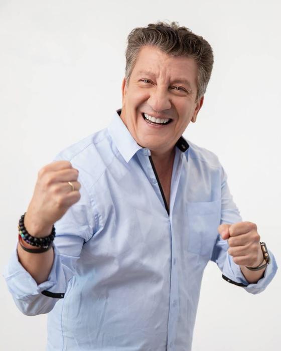 Famosos colombianos que son hinchas de Millonarios Famosos colombianos que son hinchas de Millonarios