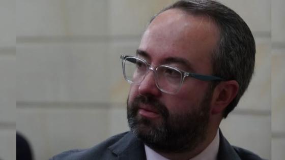 El senador del Centro Democrático fue llamado a indagatoria tras supuesta acusación que lo involucran en graves delitos. El senador del Centro Democrático fue llamado a indagatoria tras supuesta acusación que lo involucran en graves delitos.