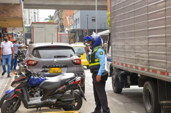 pelea agente de tránsito Medellín pelea agente de tránsito Medellín