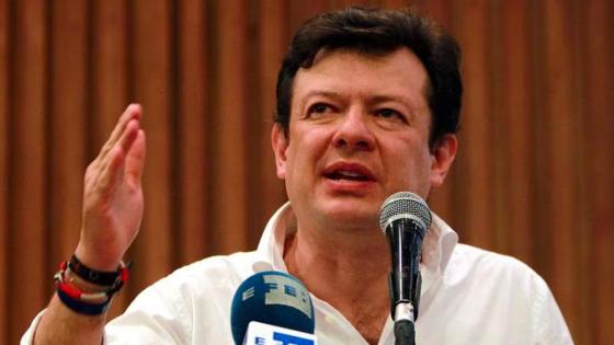 Hollman Morris sale en defensa de Gustavo Petro y alerta sobre Barbosa Hollman Morris sale en defensa de Gustavo Petro y alerta sobre Barbosa