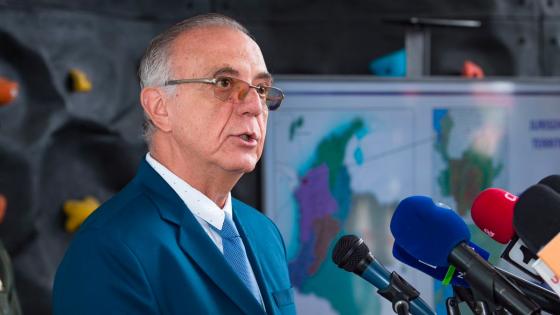 El ministro de Defensa anunció nuevos acuerdos de cese el fuego con grupos armados El ministro de Defensa anunció nuevos acuerdos de cese el fuego con grupos armados