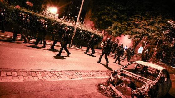 Disturbios en Francia deja a más de mil manifestantes detenidos y 79 policías heridos. Disturbios en Francia deja a más de mil manifestantes detenidos y 79 policías heridos.