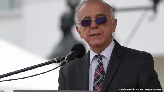 Ministro de Defensa anuncia acciones ante presuntos militares disfrazados Ministro de Defensa anuncia acciones ante presuntos militares disfrazados